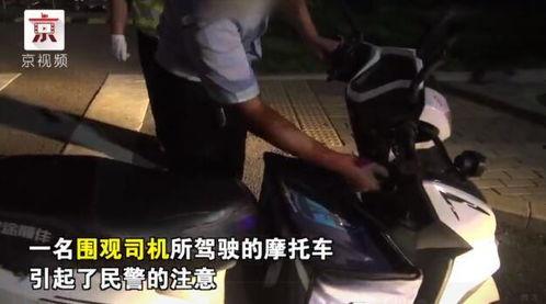 吃瓜群众围观飞机,揭秘飞机背后的故事