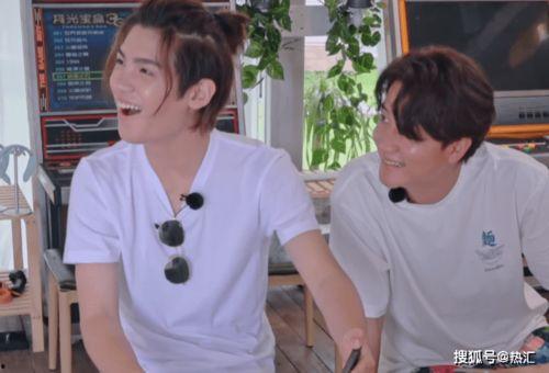 挺喜欢的女孩吃瓜,心动女孩的甜蜜瓜语