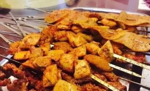 新密小吃街吃瓜,瓜香四溢，美食盛宴一网打尽